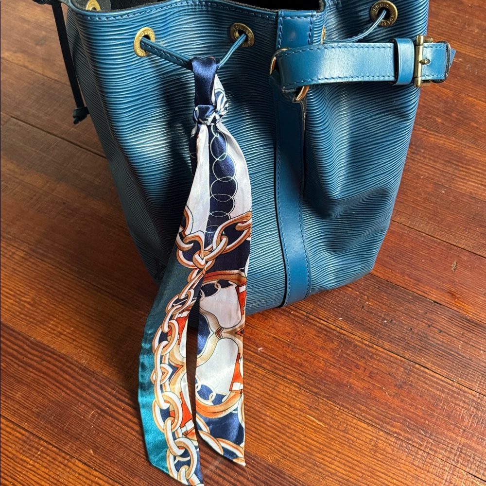 Louis Vuitton Epi Noe Bucket Bag - Picture 12 of 12